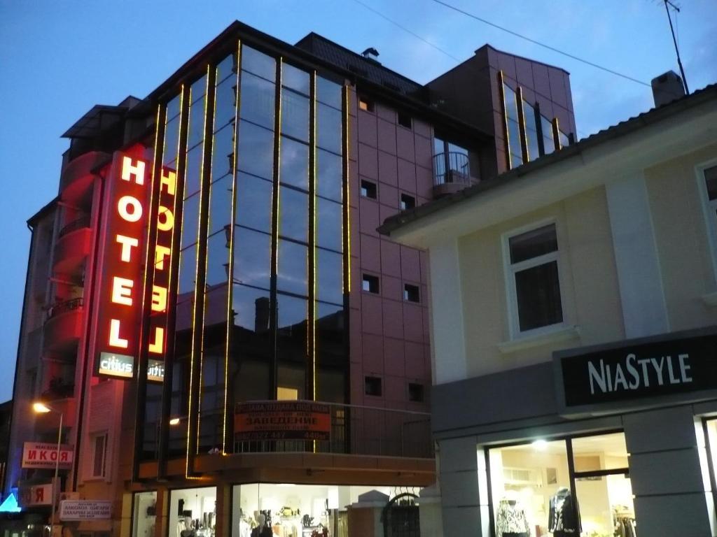 Citius Hotel Varna Exteriör bild