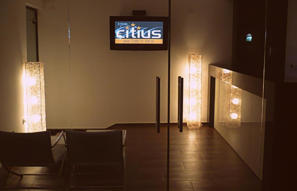 Citius Hotel Varna Exteriör bild